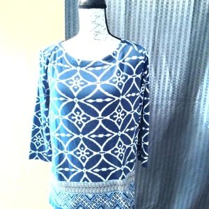 A ble and white loose shirt.